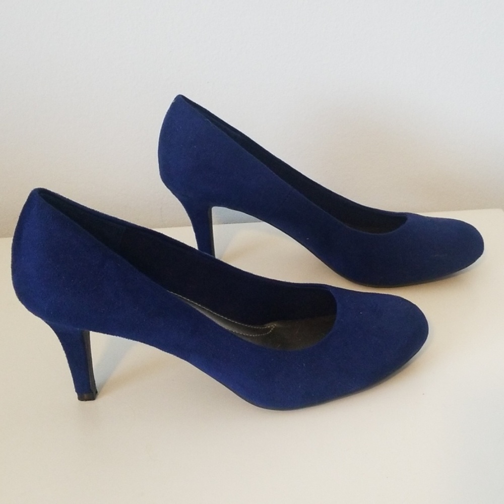 NEW Blue Comfort Plus Suede Pumps